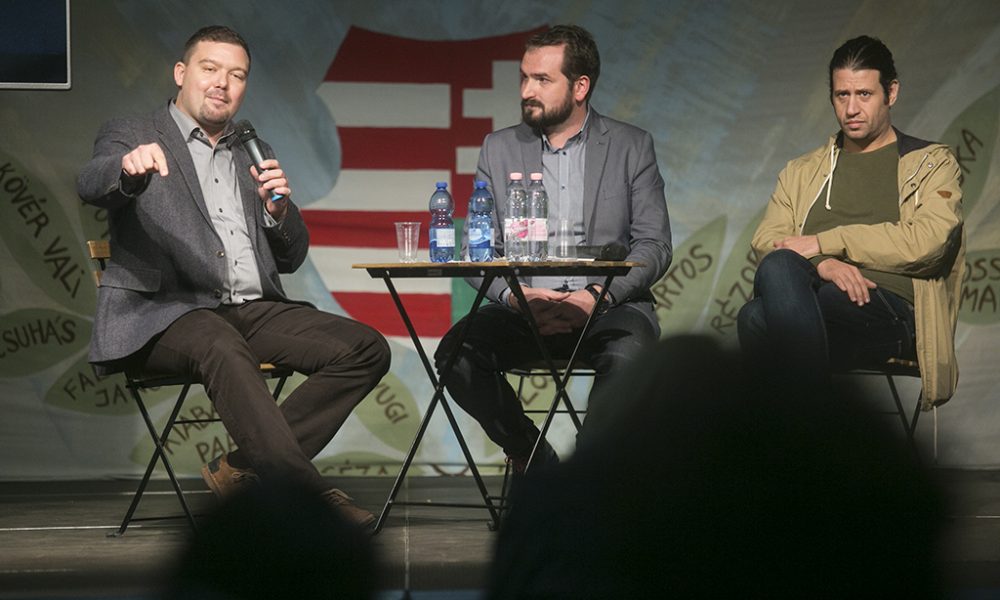 „Nekem Havas Szófia véleményszabadsága is drága” – Puzsér vs. Huth vita az emlékparkban (videó!)